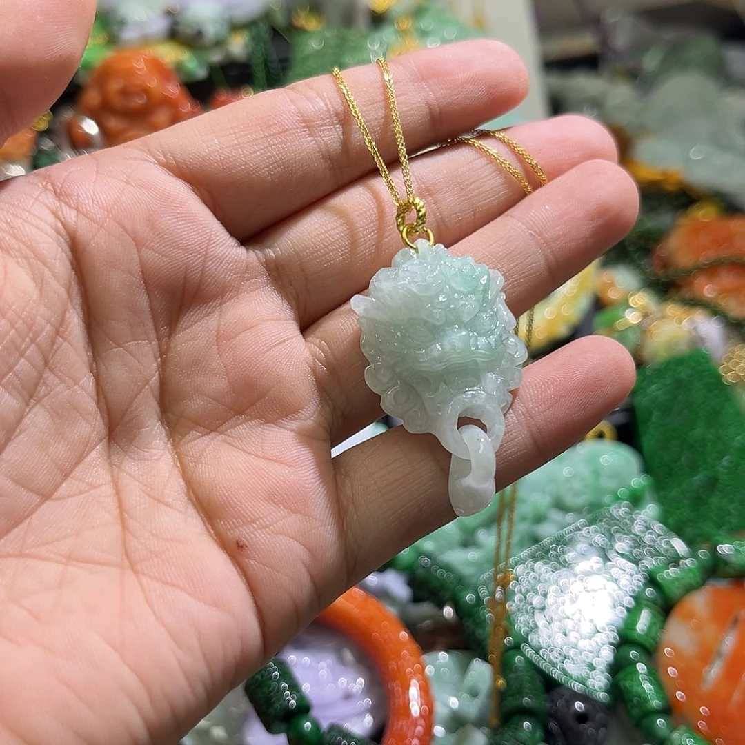 翡翠未镶嵌颈饰待编织