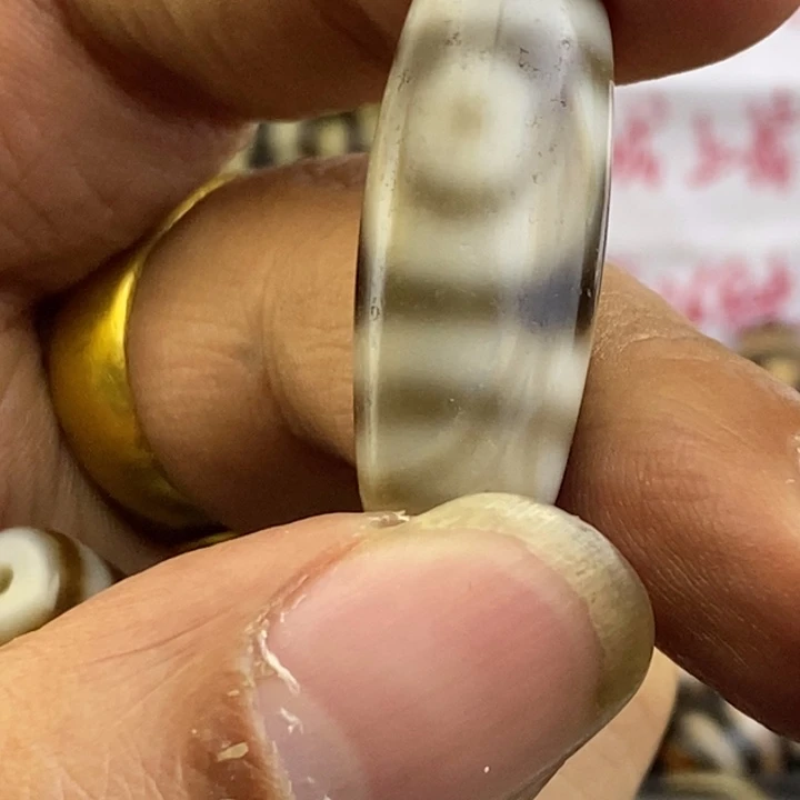 只买单纯的吊坠，没带链子，属的性质。