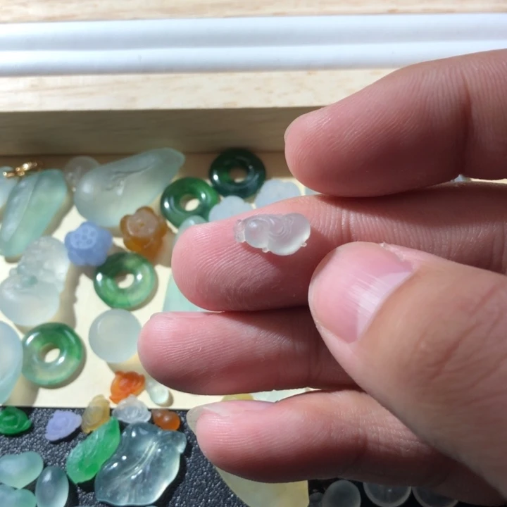 定制翡翠未镶嵌挂件