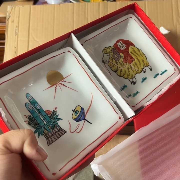 瓷片瓷器瓷器两只盘子