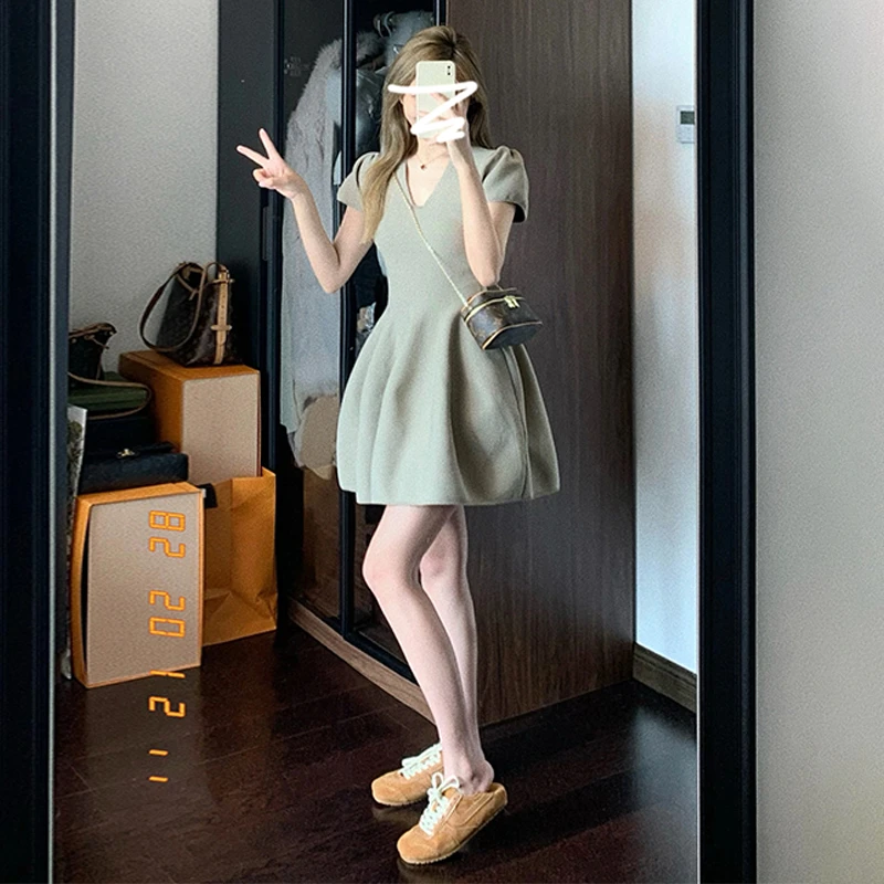 3630法式v领短袖连衣裙子女夏季2025新款高级感气质收腰a字短裙