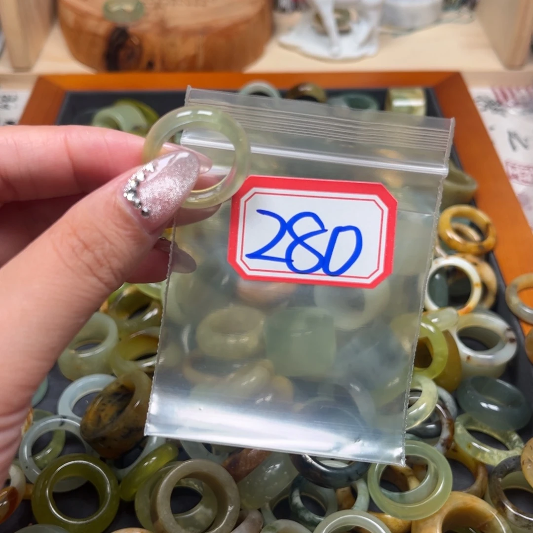 小***碧蛇纹石玉未镶嵌珠宝奇石