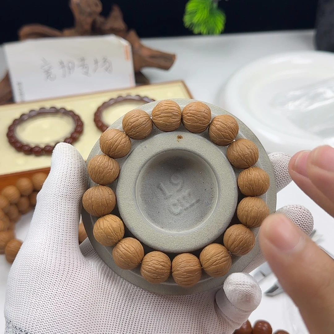 吊坠猴头核桃全品凤羽