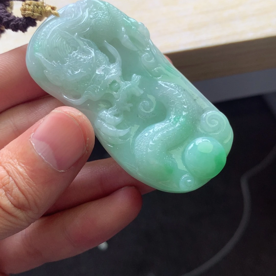 翡翠颈饰未镶嵌吊坠