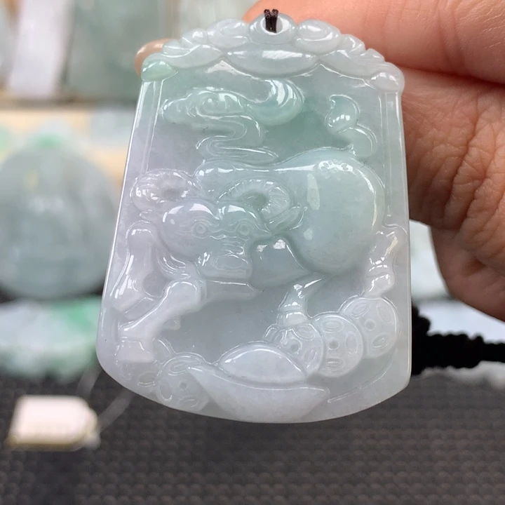 颈饰未镶嵌翡翠生肖牛