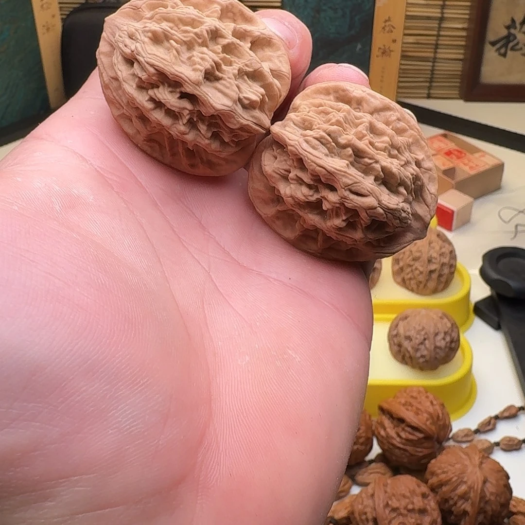 深****文玩核桃把件虎头。