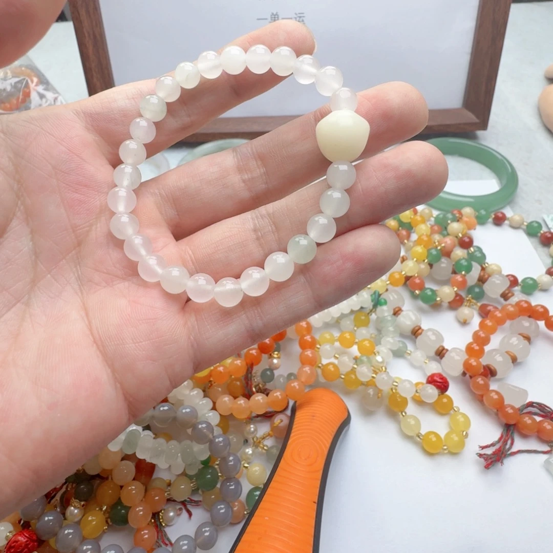 石英质玉（非洲翠）合金手链