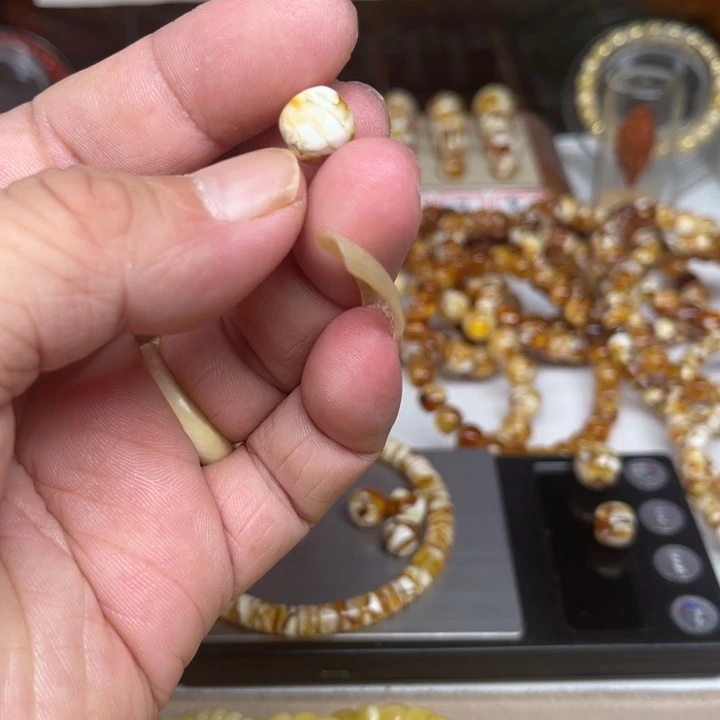 尾***.琥珀未镶嵌裸石04号