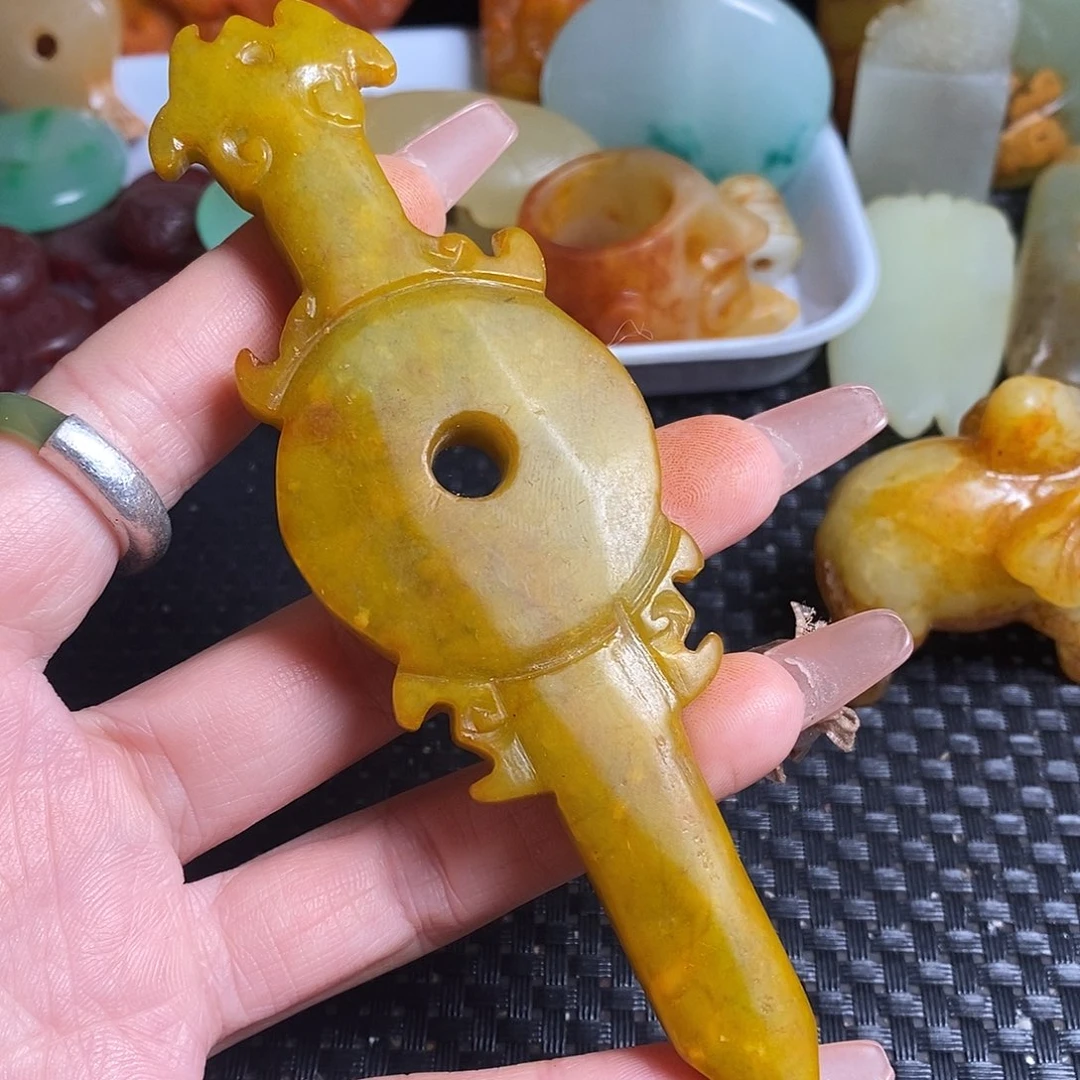 岫岩老玉（透闪石质玉）未镶嵌珠宝奇石