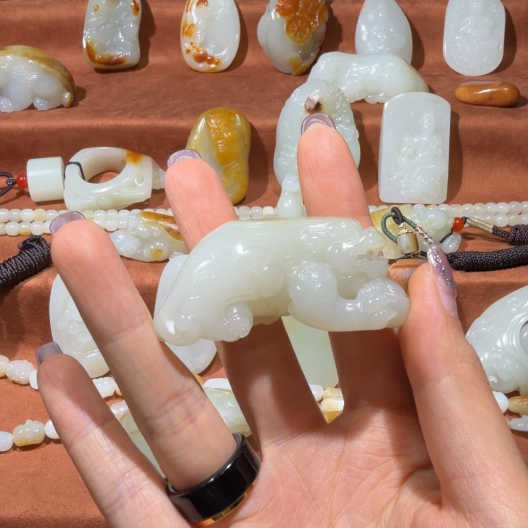 7***8和田玉未镶嵌颈饰