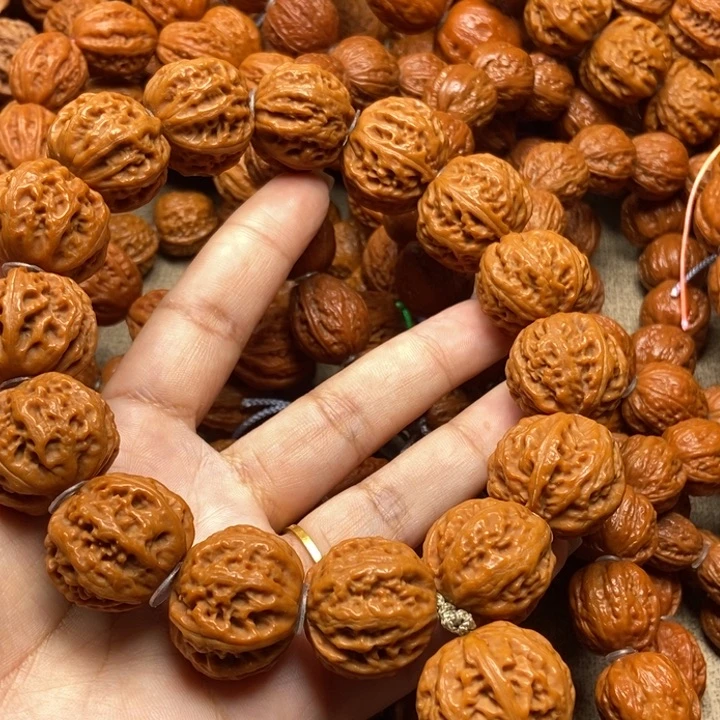 文玩核桃吊坠君**玉珊瑚单圈