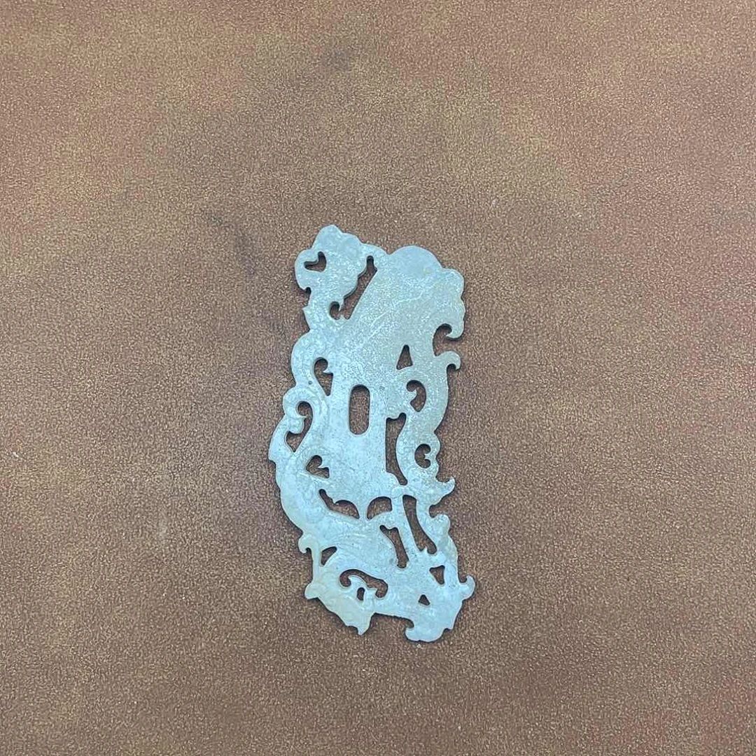 和田玉未镶嵌把件