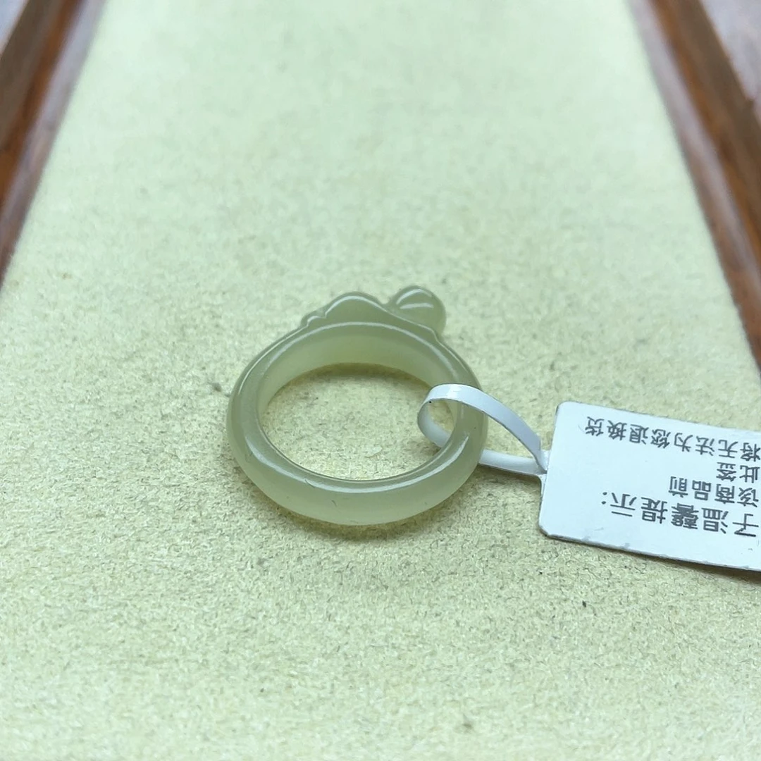 未镶嵌戒指和田玉大****?晴水趴趴猫11码