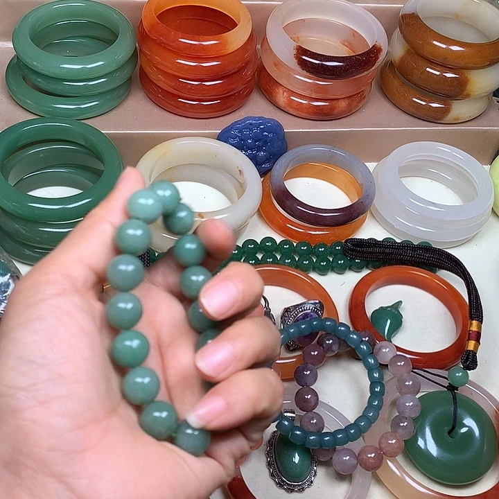 未镶嵌手镯石英质玉