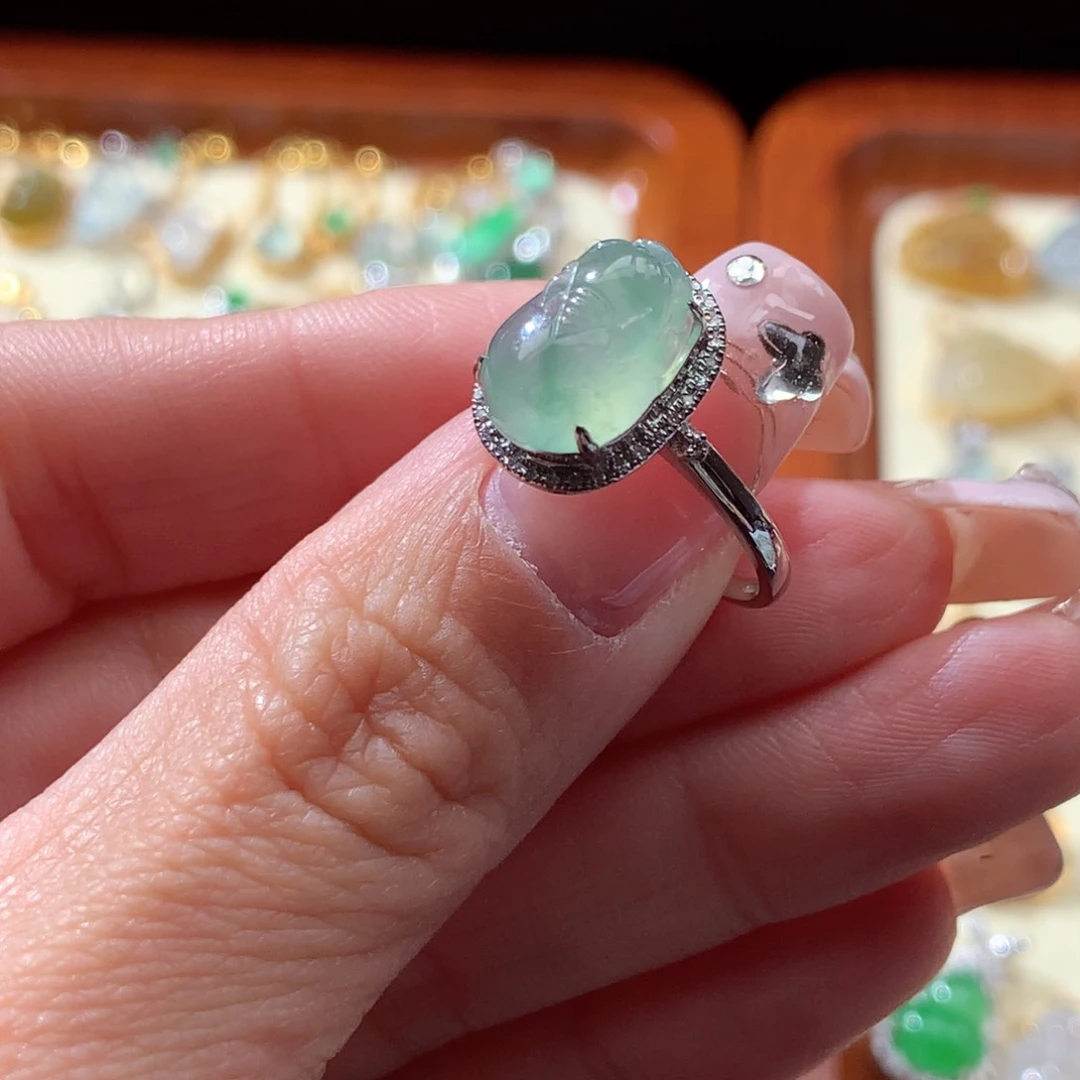 翡翠颈饰18K金镶嵌艺*翡翠