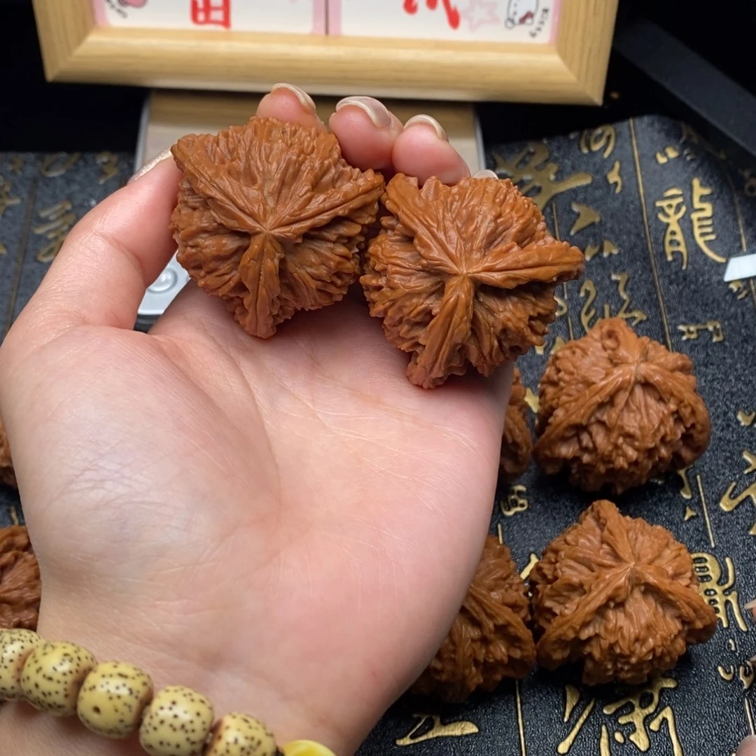 刘***波吊坠文玩核桃111111111111