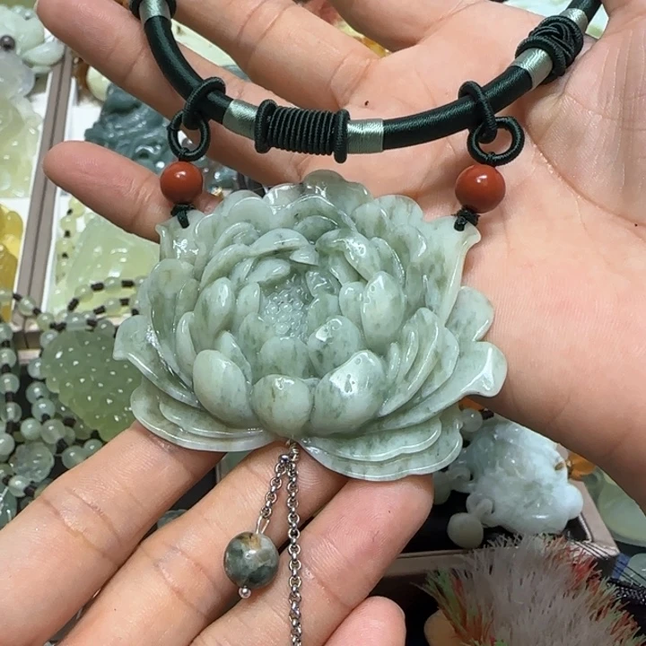 蛇纹石玉未镶嵌吊坠
