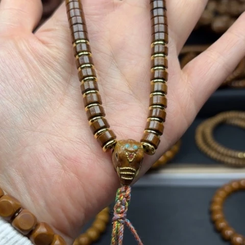 【闪购商品】大叶紫檀（黑酸枝木类）紫金鼠药片手持