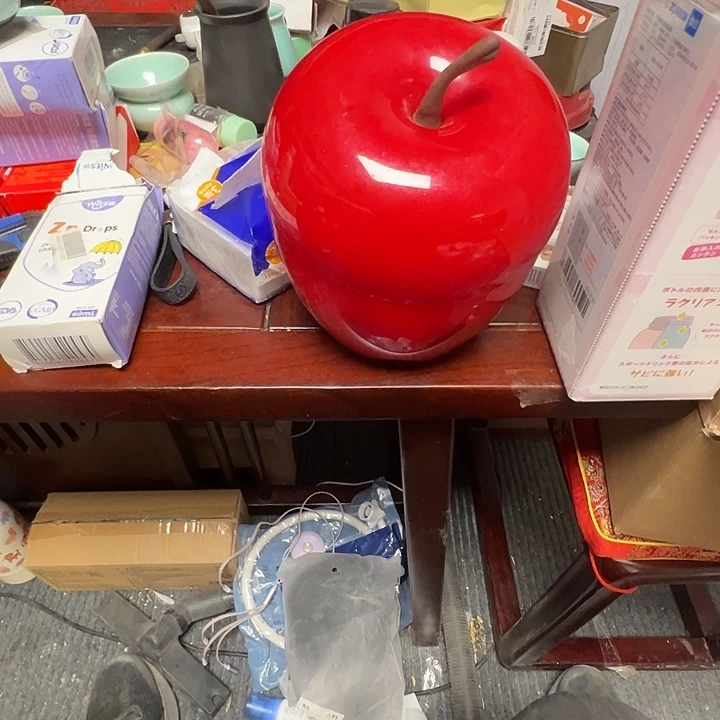 玩具一堆草图和表情符号一