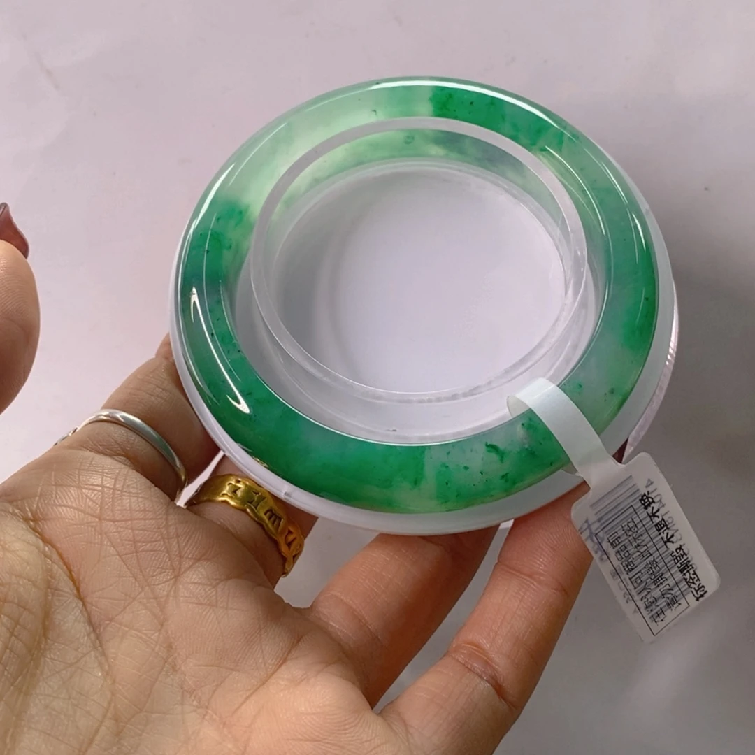 石英质玉未镶嵌手镯