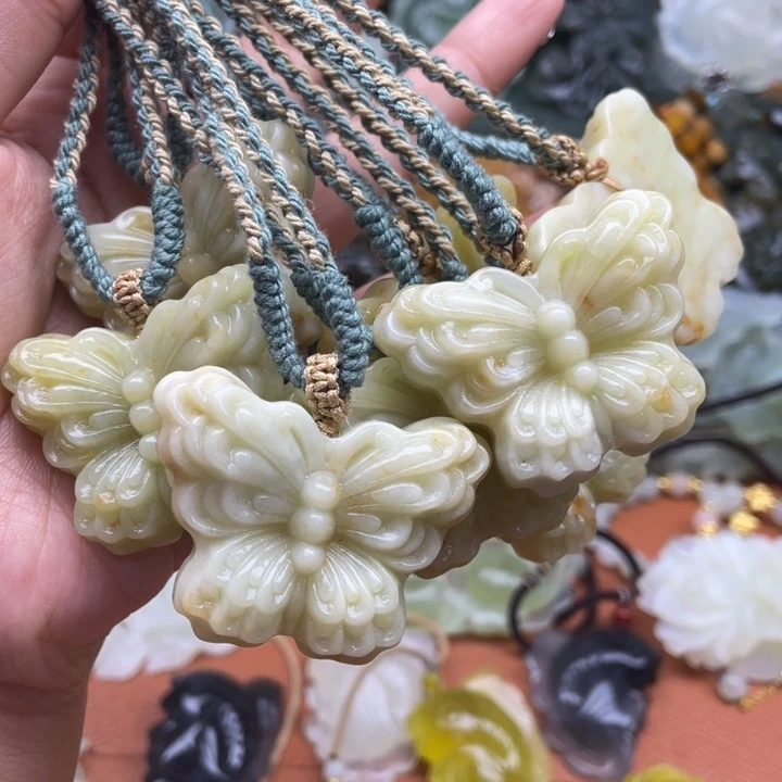 蛇纹石玉未镶嵌吊坠