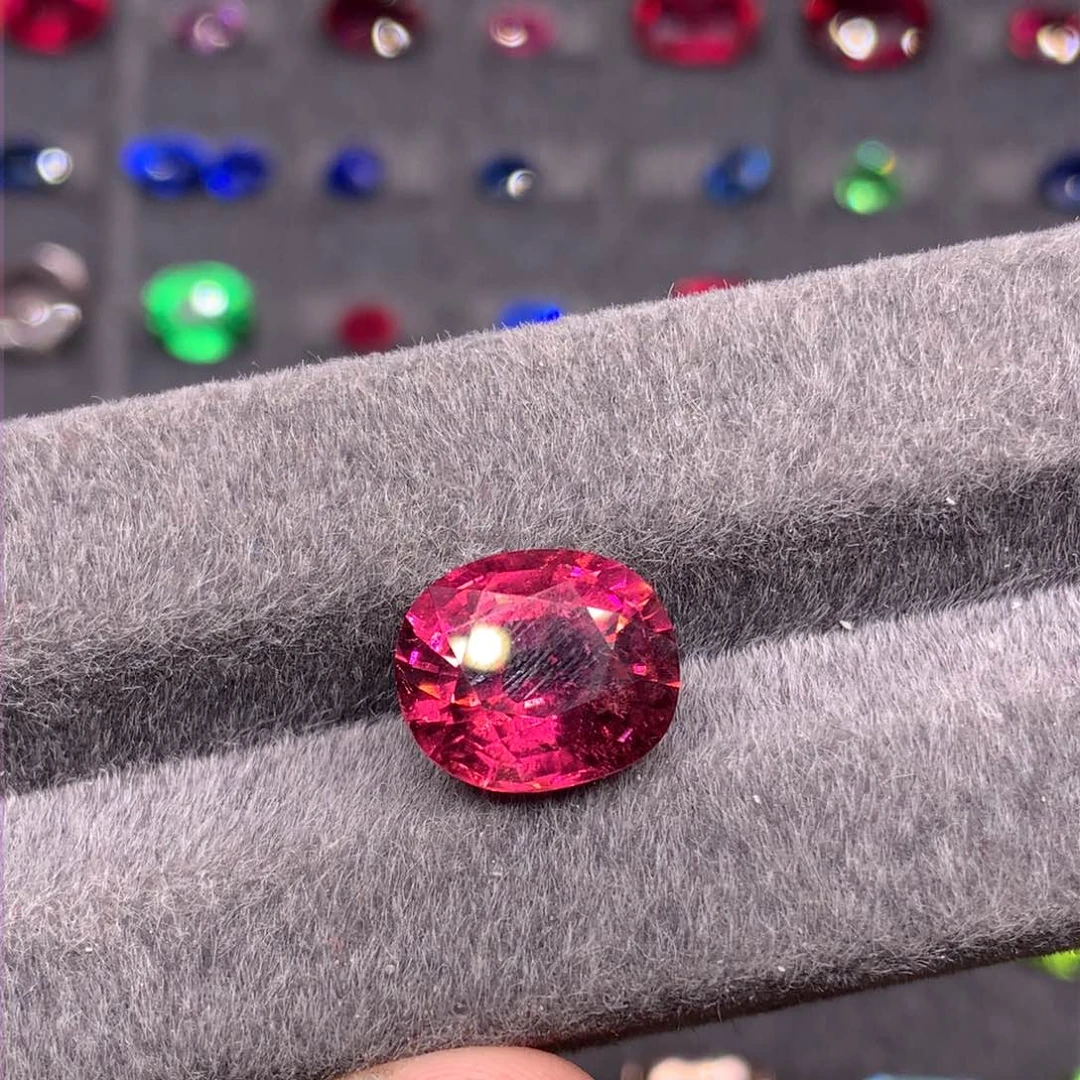 红色碧玺裸石未镶嵌