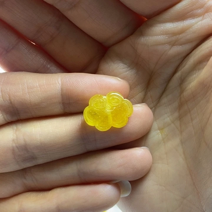 蜜蜡裸石未镶嵌俊**人微瑕