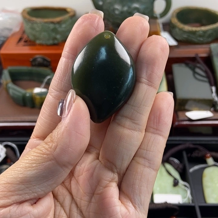 透闪石质玉未镶嵌吊坠(不含链)用****4