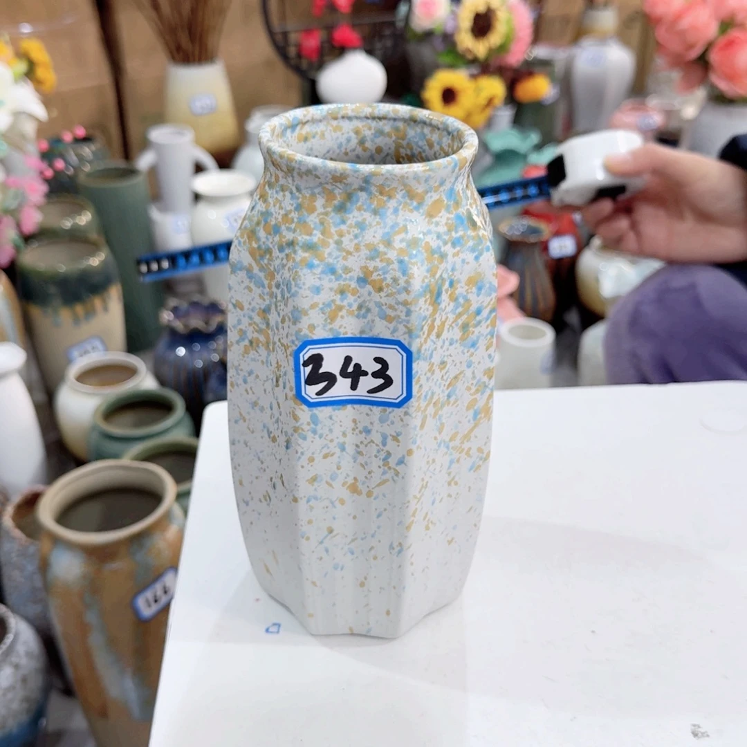 343号陶瓷高18厘米一个