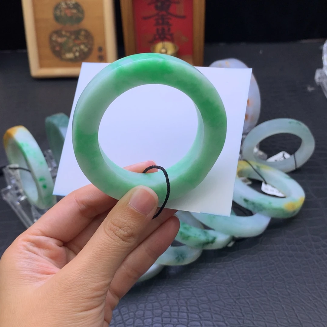 定制翡翠未镶嵌翡翠手镯