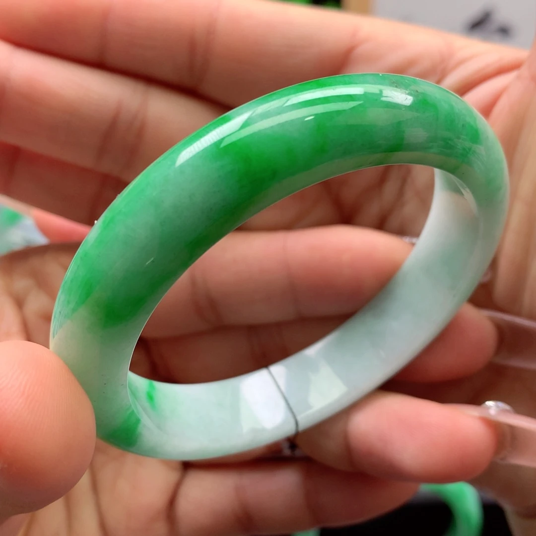 未镶嵌手镯翡翠缅甸