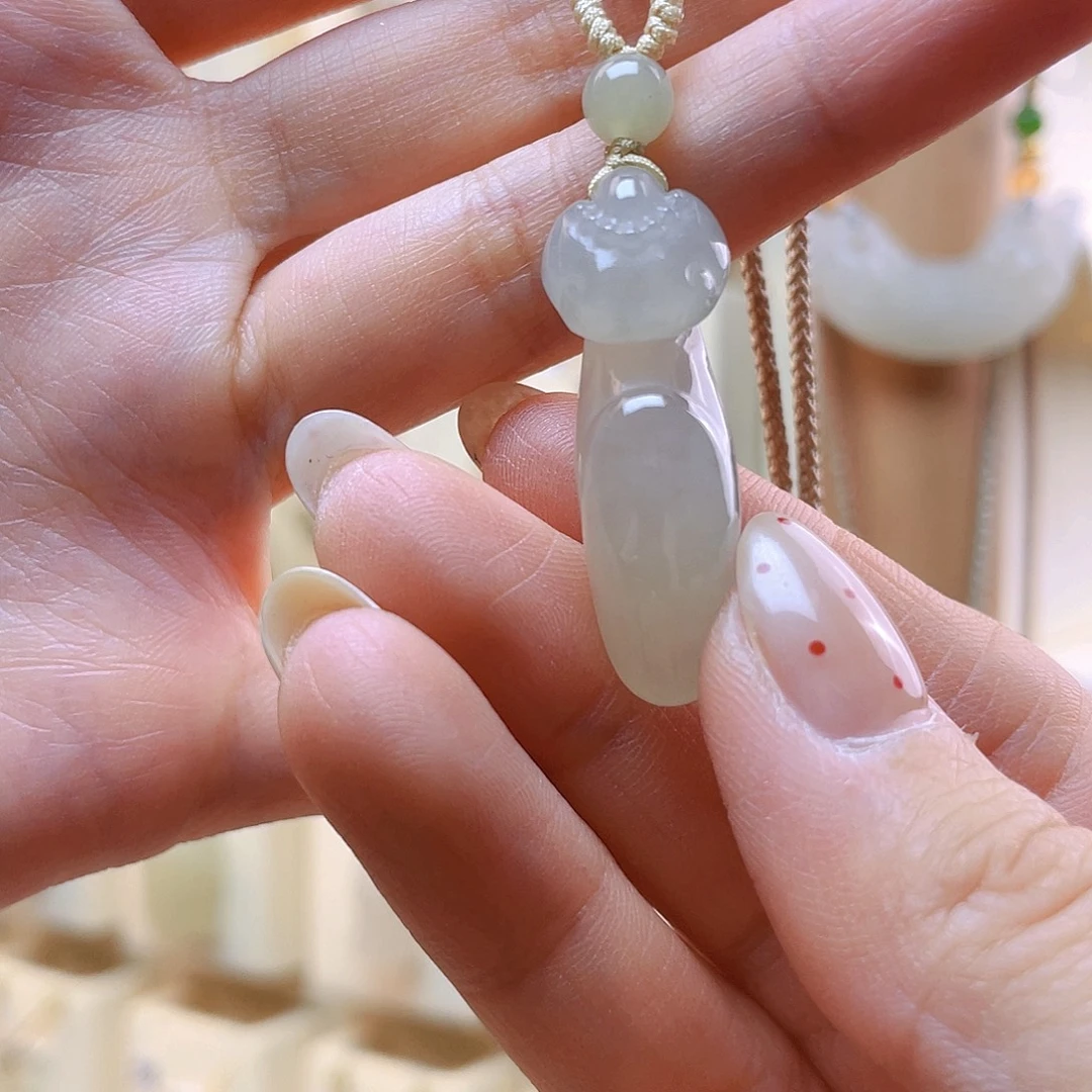 和田玉未镶嵌吊坠(赠链)