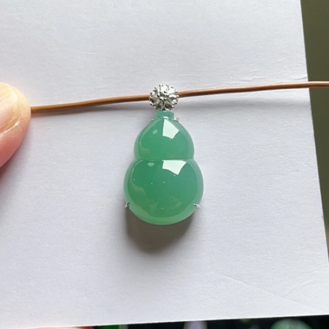 【闪购商品】吊坠(不含链)18K金镶嵌翡翠