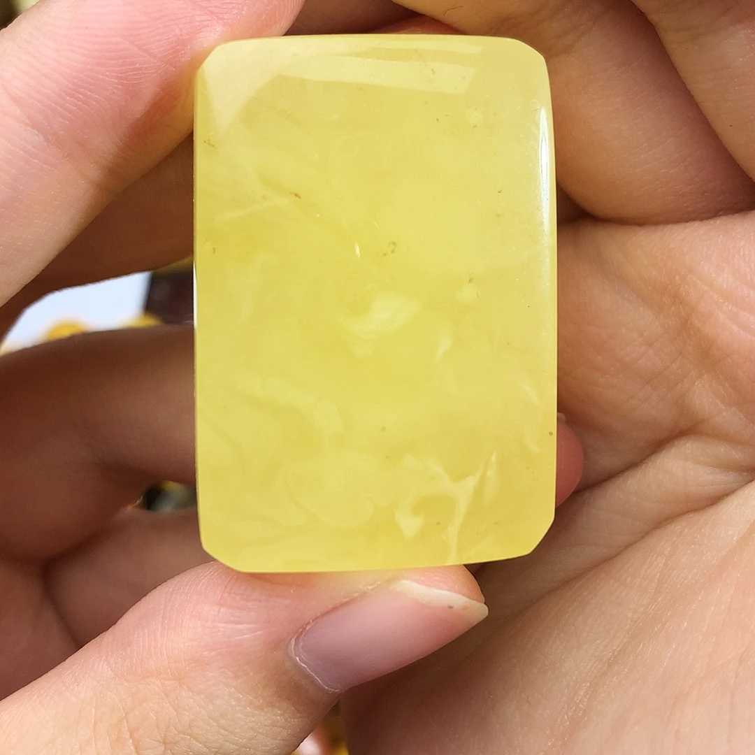 未镶嵌琥珀珠宝奇石