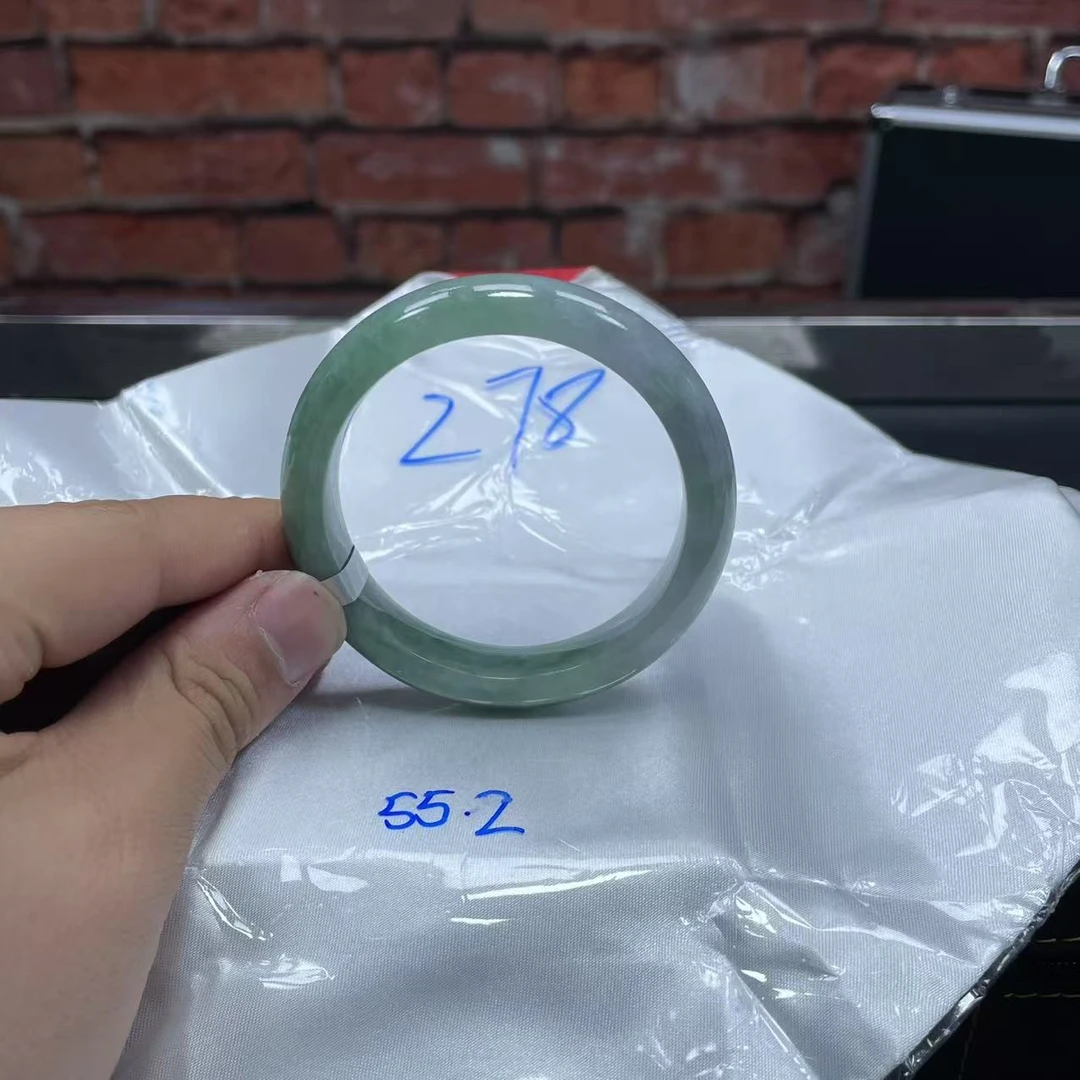毛货手镯需精细抛光/278