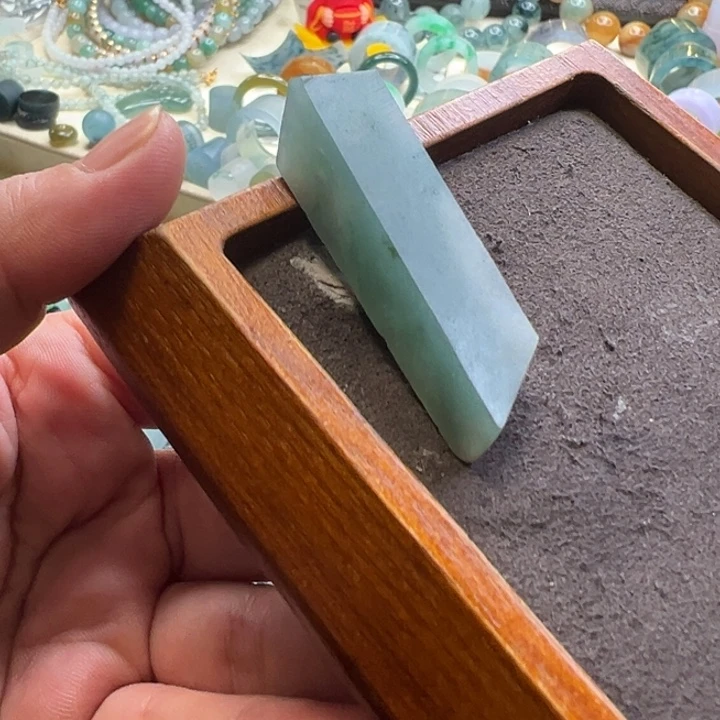 定制翡翠未镶嵌翡翠边角有包容