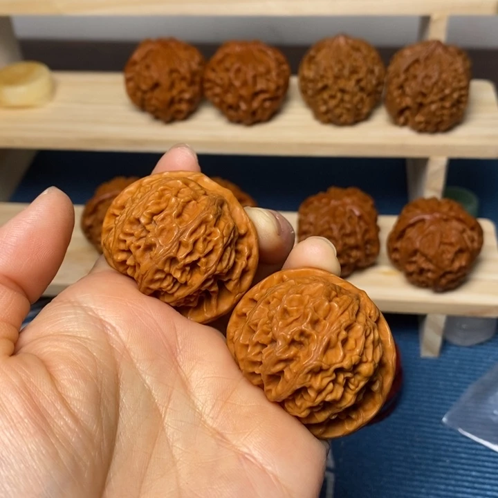 筱***筱把件文玩核桃宫灯