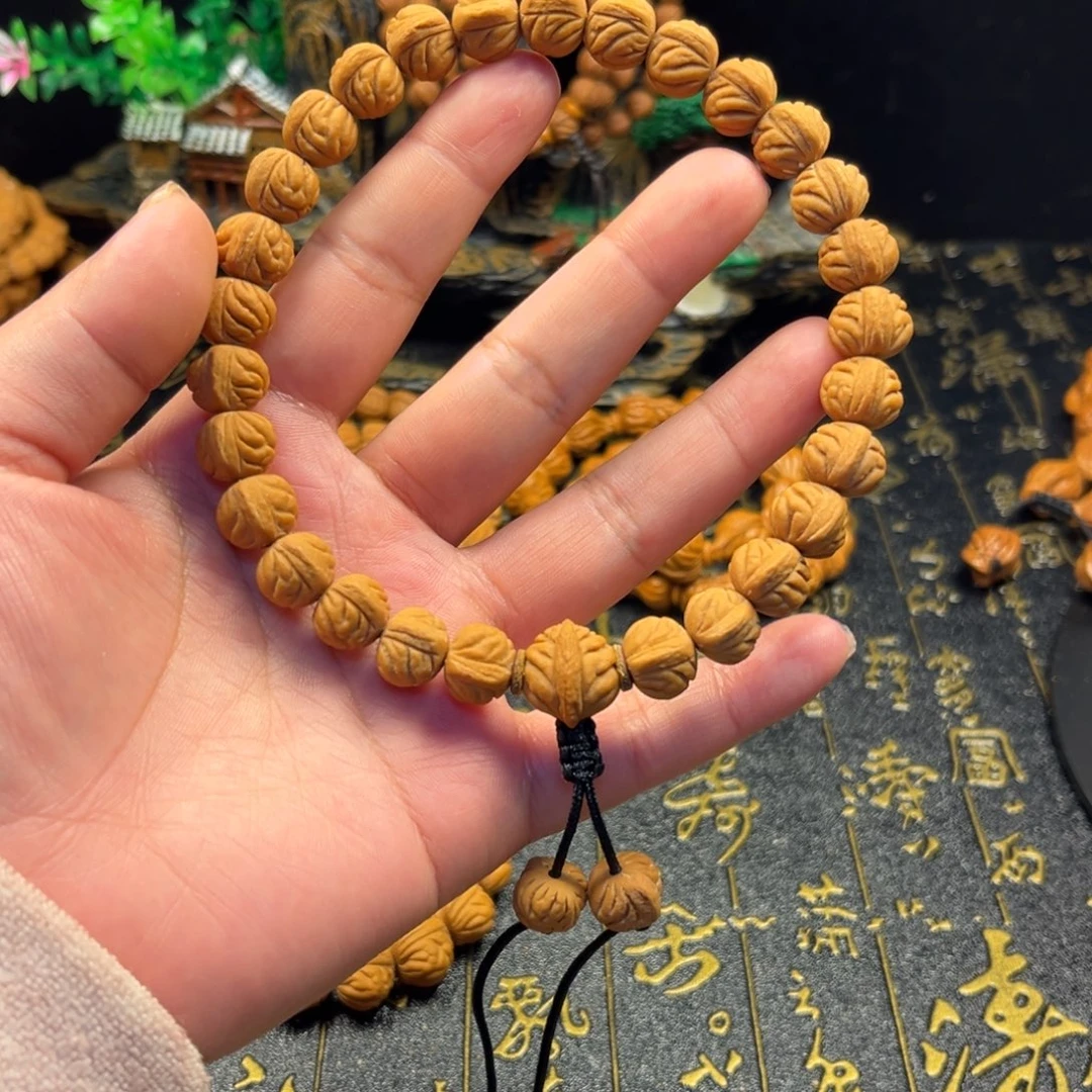 小***。桃核把件金蟾手串