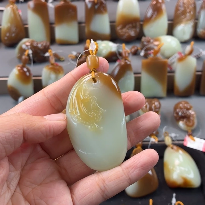 和田玉未镶嵌颈饰