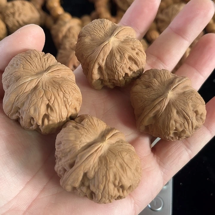 文玩核桃把件边37肚41左右微瑕元宝，编号058