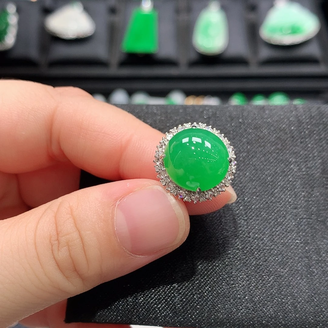 翡翠戒指18K金镶嵌戒指