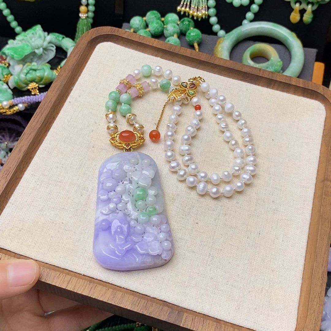 翡翠未镶嵌颈饰春彩