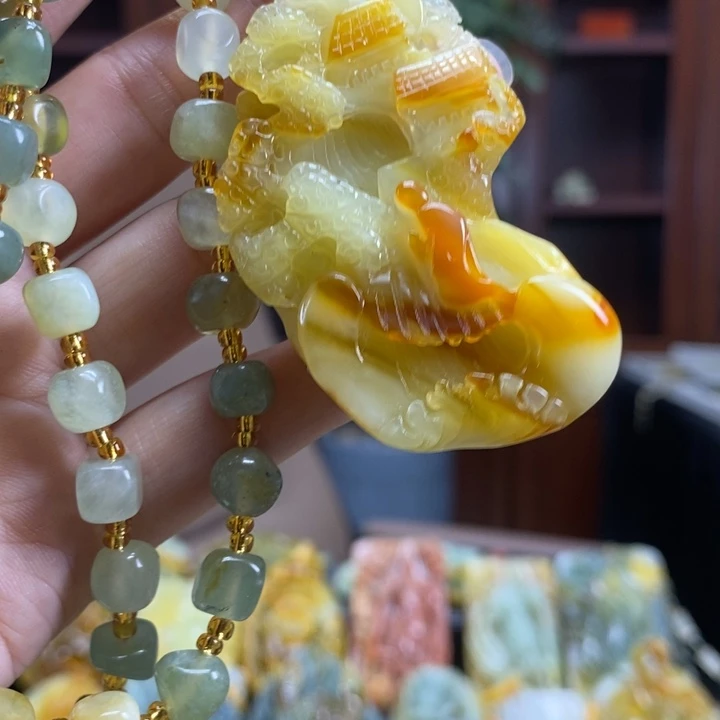 未镶嵌蛇纹石玉颈饰