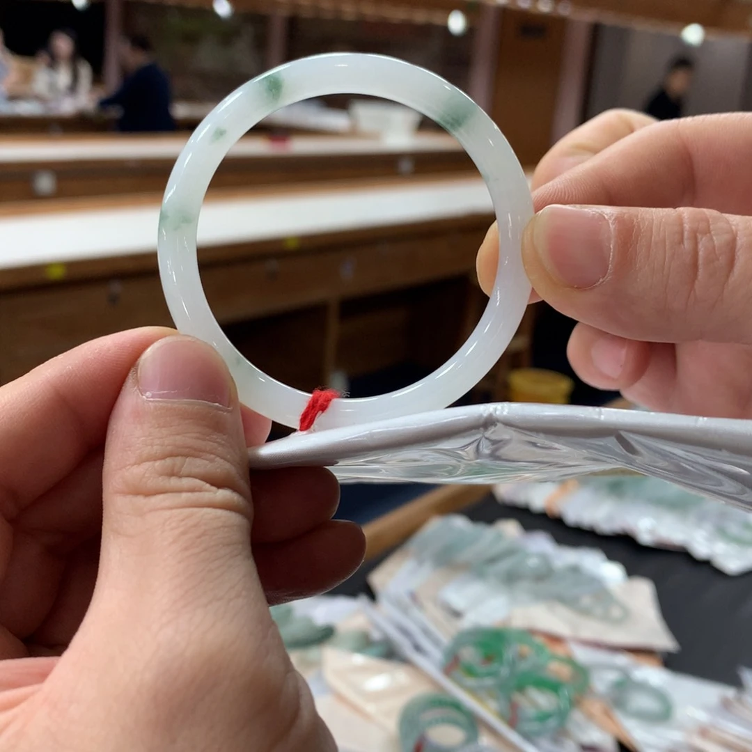 翡翠手镯未镶嵌买断