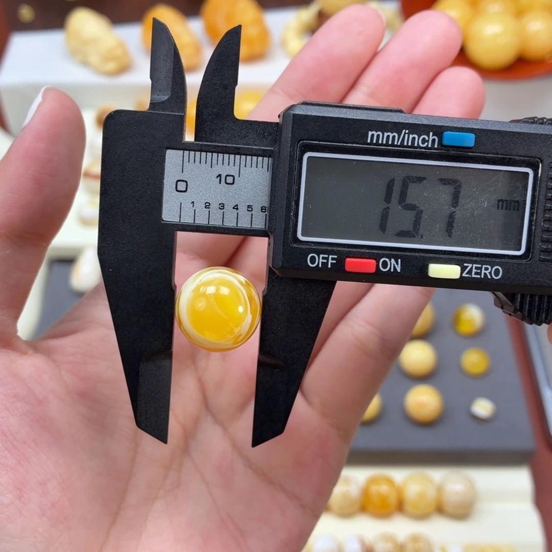 琥珀未镶嵌珠宝奇石焦皮橘白拉丝溶洞溏心蛋圆珠15.7mm