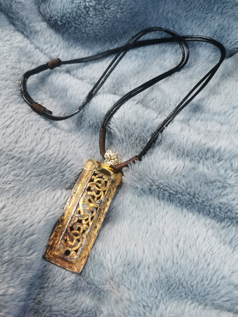 9776  清代铁鋄金瑞兽纹牌子挂件