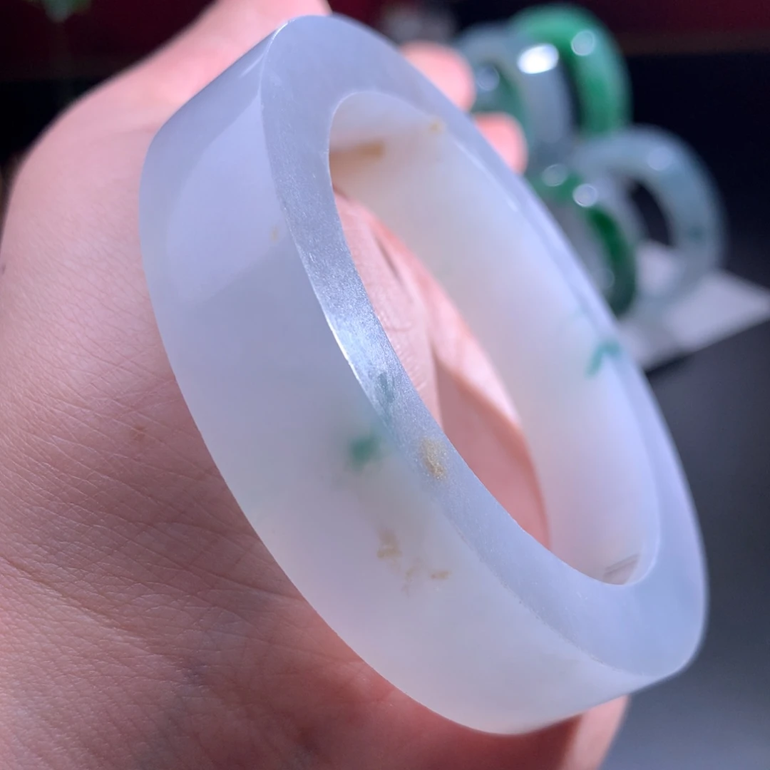 未镶嵌翡翠手镯定制翡翠