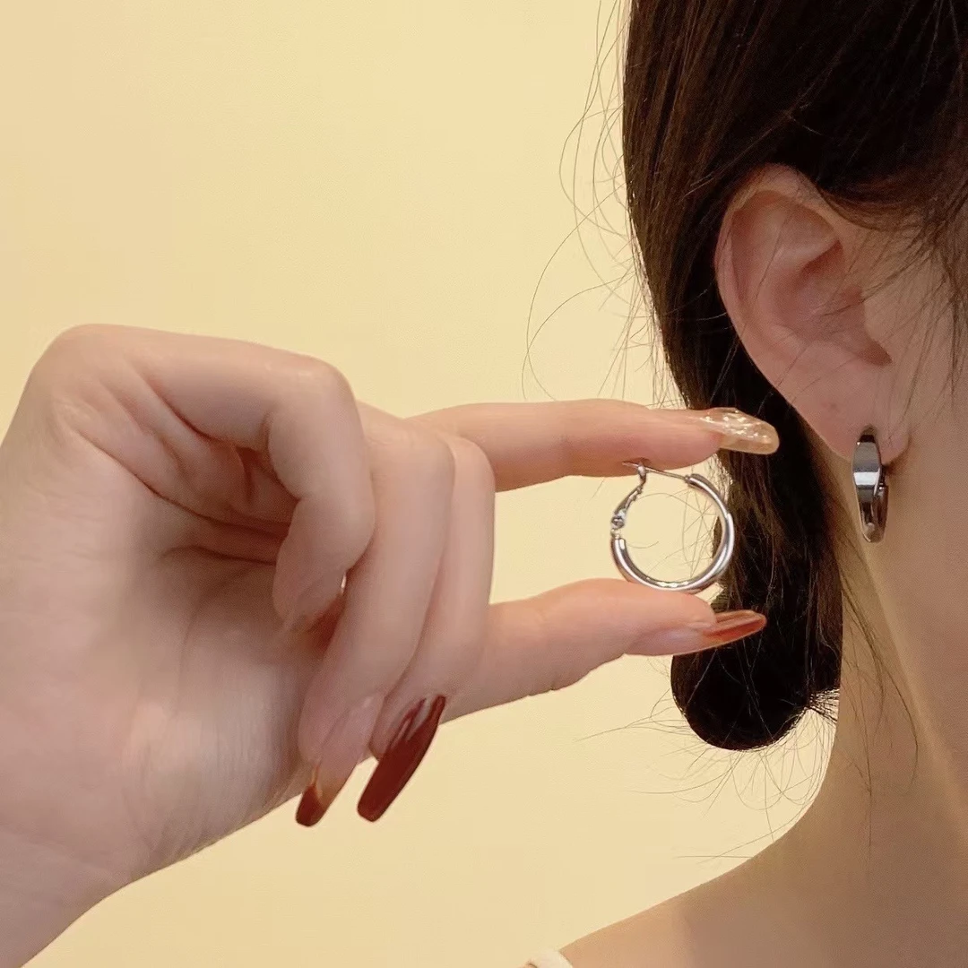 银黑色素圈耳环女新款爆款轻奢高级感气质耳钉2025新款爆款高级感