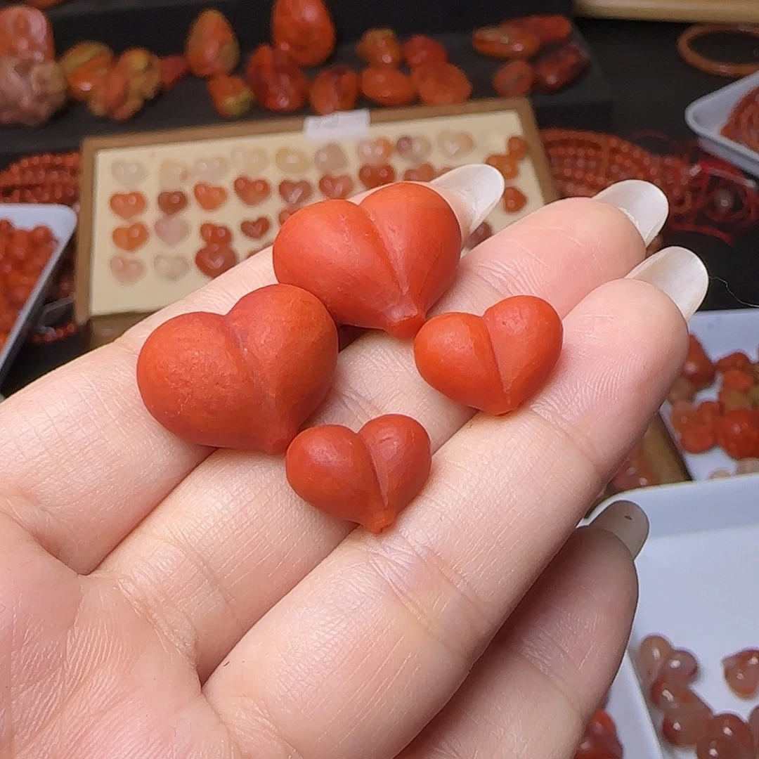 V***阳南红玛瑙未镶嵌颈饰