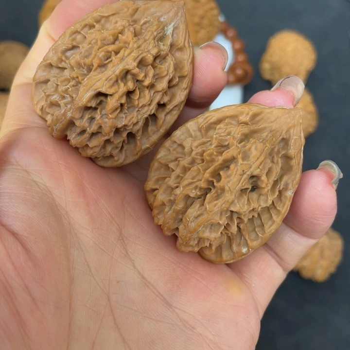核桃把件秦岭核桃种植区建设大龙纹